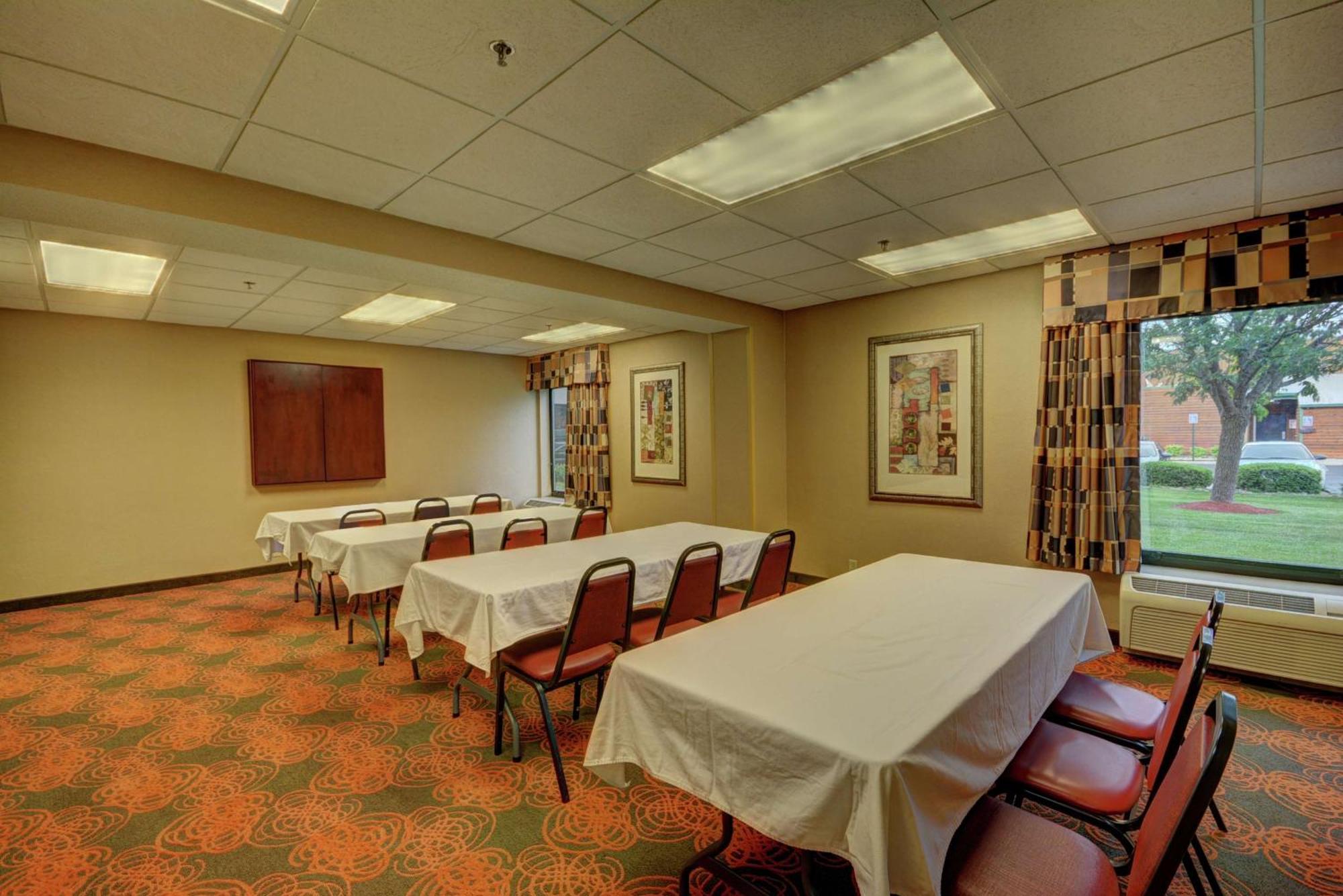 Hampton Inn Indianapolis-South Southport Bagian luar foto